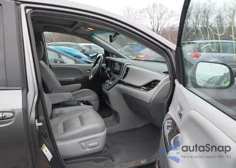 2017 Toyota Sienna Xle 8 Passenger z USA, uszkodzony, nr VIN 5TDYZ3DCXHS800425